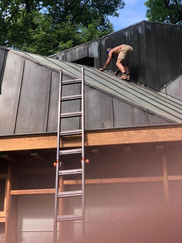 Dakwerken aan een woning in de woonzone Bos Wildert in Essen