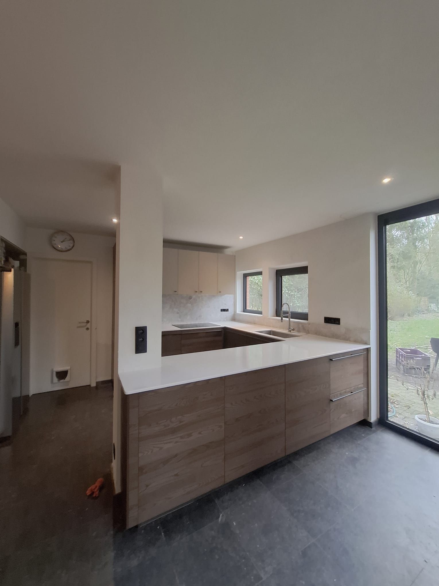 Nieuwe moderne keuken op maat