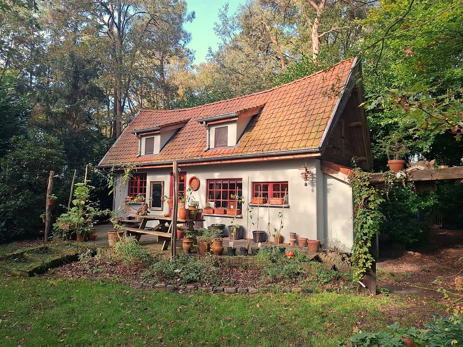 Tiny house gebouwd met recuperatiemateriaal in Essen